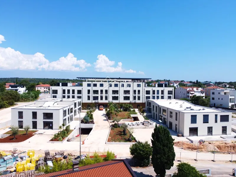 Attico in fantastico palazzo ultramoderno con piscina a 1 km dal mare – 2