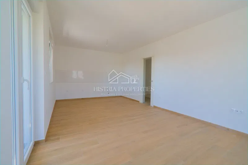 Ampio appartamento con terrazza coperta e vista panoramica sul mare – 2