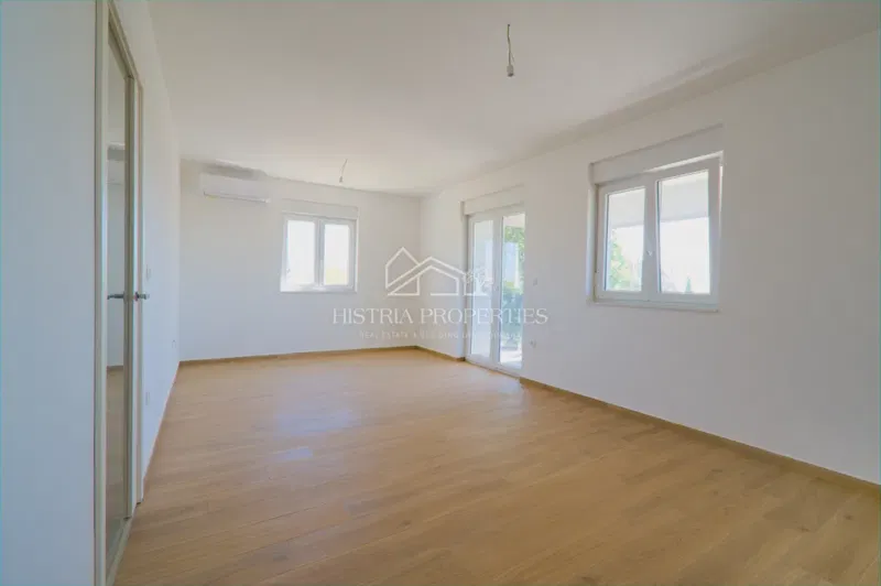 Ampio appartamento con terrazza coperta e vista panoramica sul mare – 3