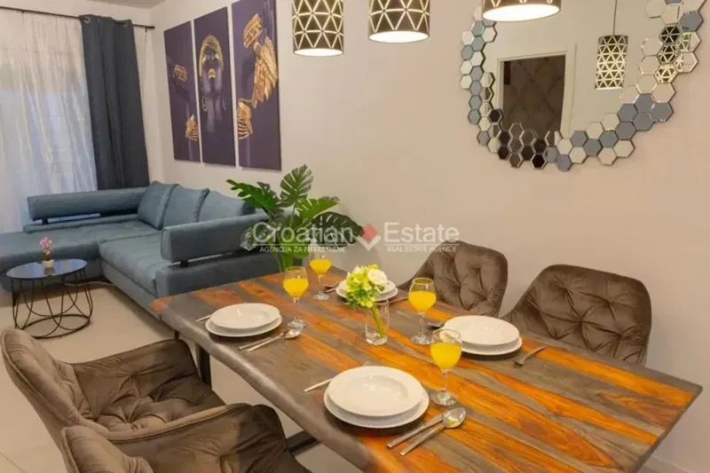 Žnjan – Modern, egy szobás lakás terasszal és kerttel, eladó – 2