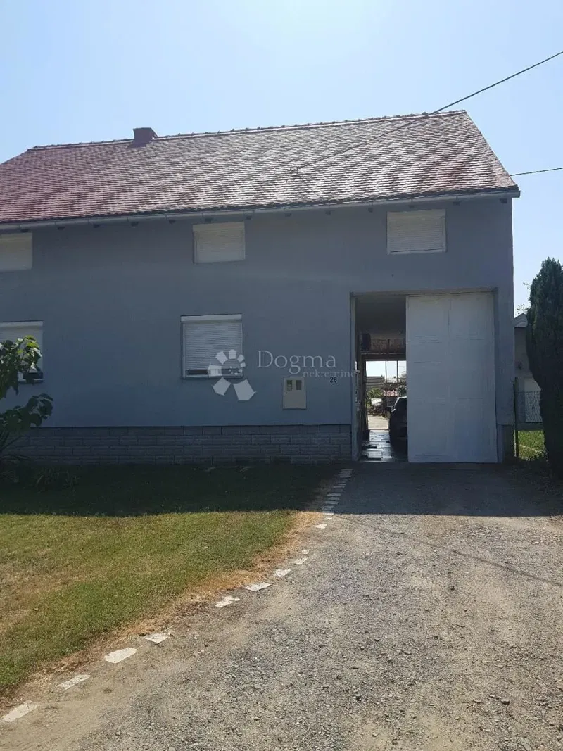 Dom Sarvaš, Osijek - Okolica, 280m2 – 2