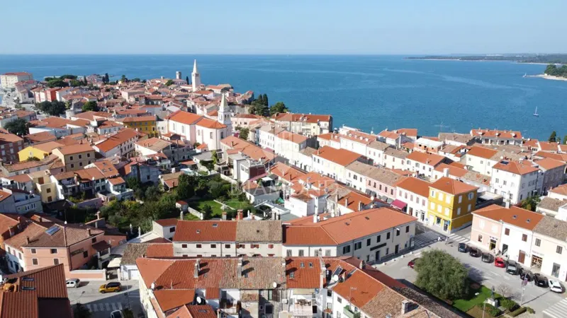 Sv. Lovreč – zemljište 734 m² s infrastrukturom uz parcelu