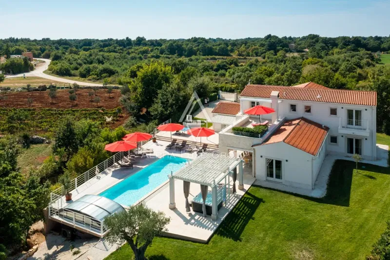 Istria, Svetvinčenat: Villa ampia con piscina e vista – 3