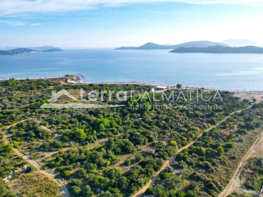 Zemljište 29.000 m² u Tribunju – turistička zona, pogled na more
