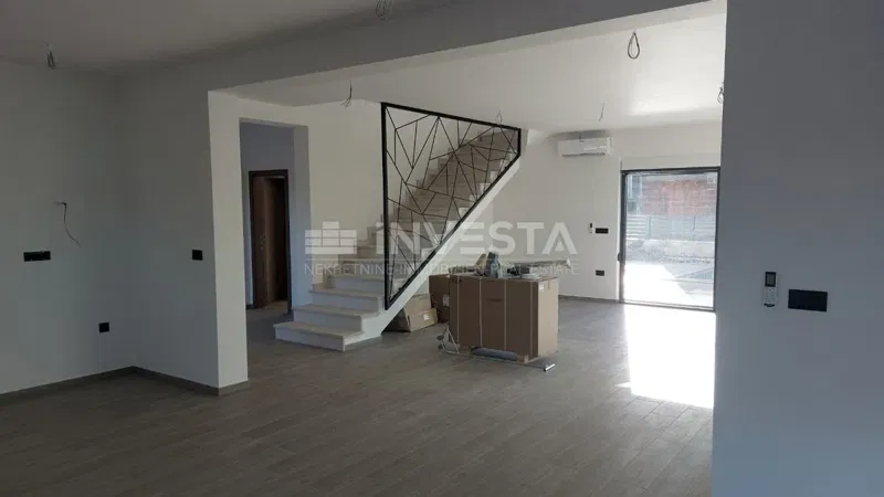 Modern villa in Tara – 2