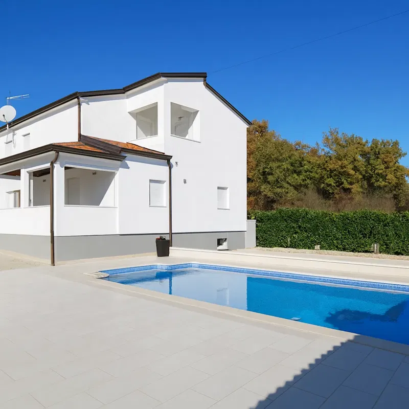 POREČ – DVOJNI OBJEKT - DVIJE KUĆE, 748 m² PARCELE – IZVRSNA PRILIKA ZA ŽIVOT I INVESTICIJU