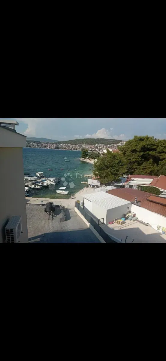 FOR SALE – SPACIOUS HOUSE WITH APARTMENTS, SEA VIEW AND ESTABLISHED TOURIST BUSINESS (353 m²) – OKRUG GORNJI – 2