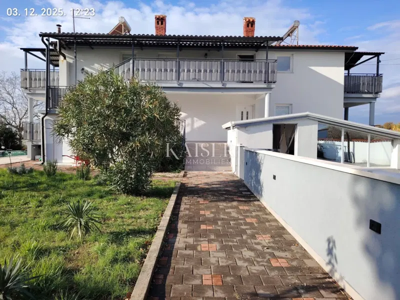 Istria, Pula - House with 5 apartments and two swimming pools – 3