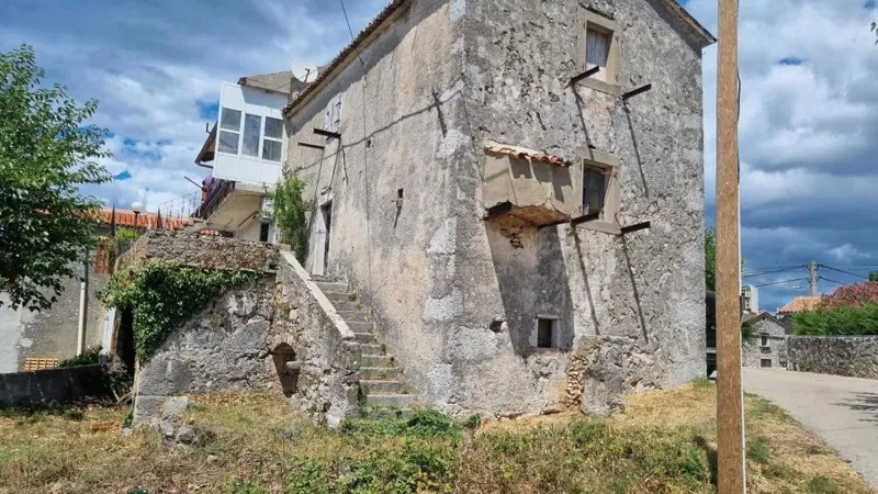 Stone house for renovation with a sea view on the island of Krk – 3