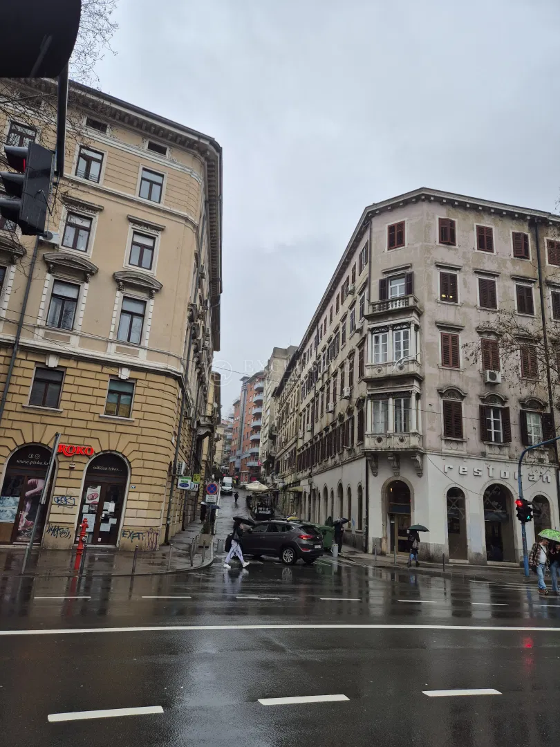 Rijeka, centar, Brajda, 4s kl 121 m2 sa garsonijerom i balkonom