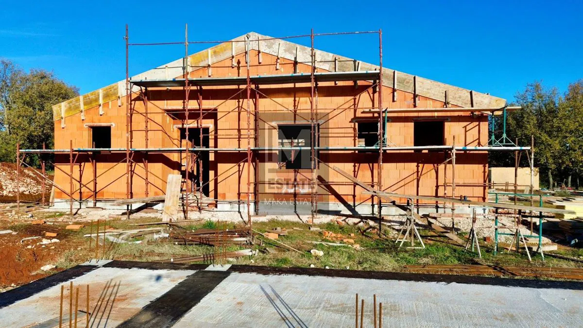 Poreč, okolica, moderna prizemnica u roh-bau fazi, atraktivna lokacija!