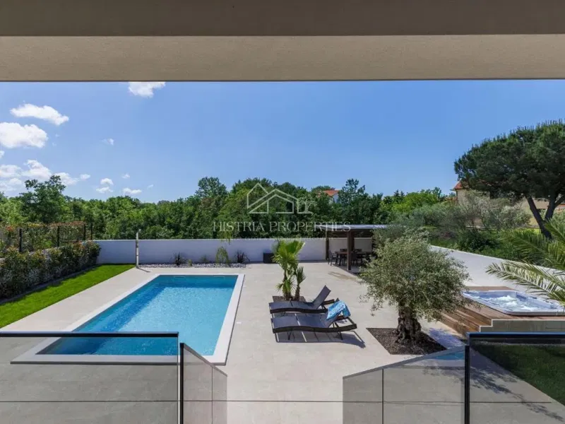 Attractive location and proximity to the sea, and a richly equipped villa with a heated pool – 2