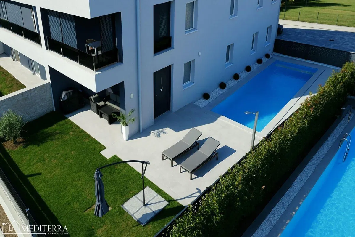 Predivan, moderno uređen stan s bazenom na vrhunskoj lokaciji, Novigrad, Istra