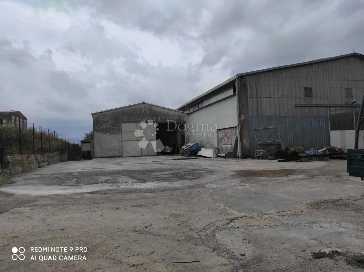 Locale commerciale Opuzen, 1.202,90m2