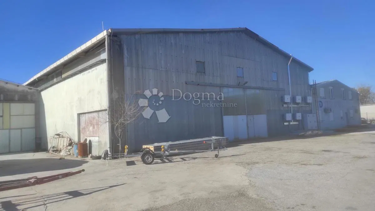 Locale commerciale Opuzen, 1.786,21m2
