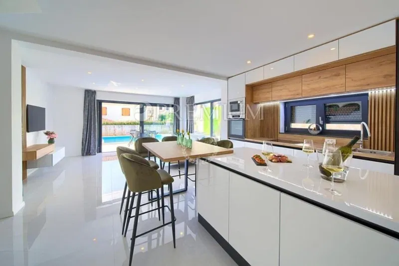 Malinska, apartman s bazenom na prodaju, otok Krk – 2