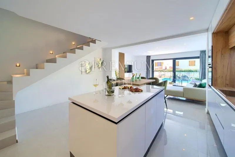 Malinska, apartman s bazenom na prodaju, otok Krk – 3