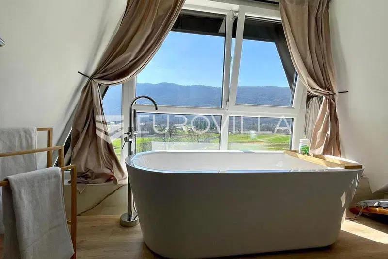Ogulin, Zagorje, kuća 350 m², novouređena