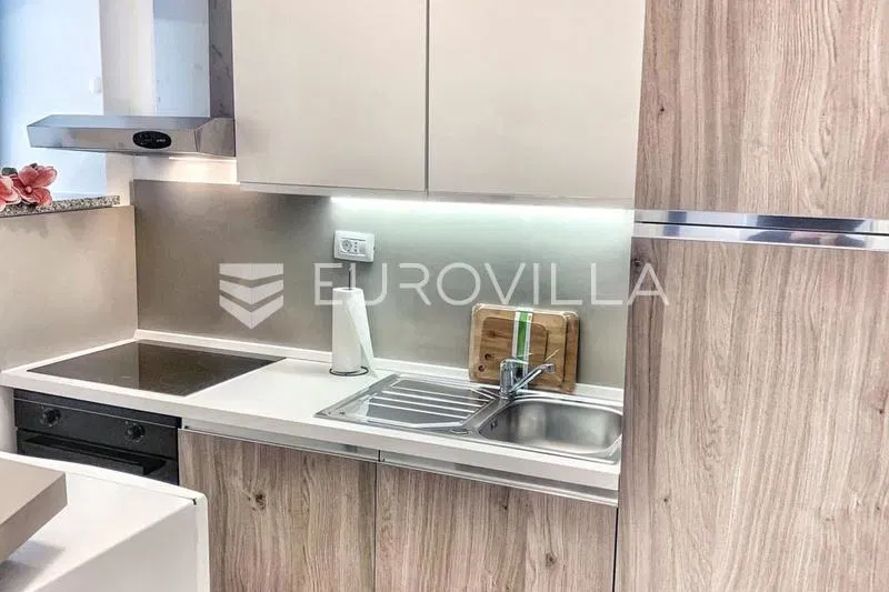 Center, rent, modern and spacious apartment in the very city center, 102 m² – 3