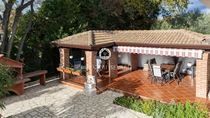 House with Two Apartments and a Beautifully Landscaped Yard – 3