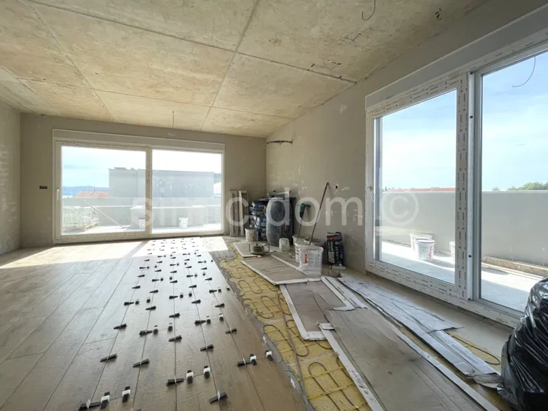 Penthouse stan s garažom blizu plaže, Kaštela – 2