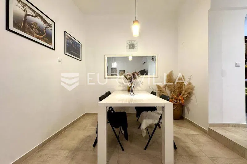 Istria, Pula, completely renovated spacious apartment in the city center – 2