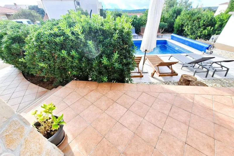 Detached house with swimming pool near the sea – 3