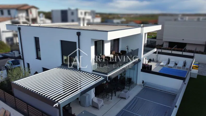 UMAG – MODERNA DVOJČEK HIŠA Z BAZENOM, 123 m² + 104 m² OKUŠNICE – 2