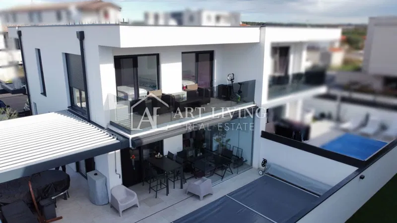UMAG – MODERNA DVOJČEK HIŠA Z BAZENOM, 123 m² + 104 m² OKUŠNICE – 3