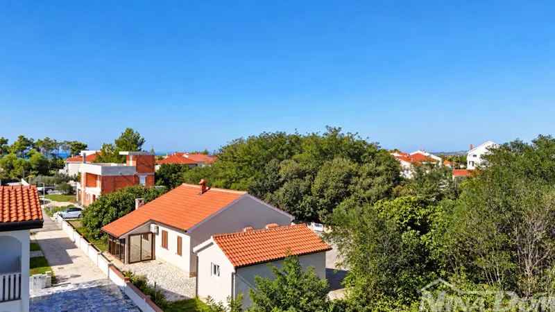 Proprietà familiare con garage e ampio giardino a 180 m. dal mare – 3