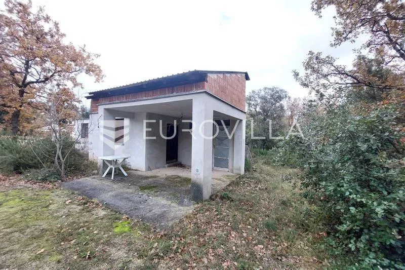 Istria, Kavran, weekend house for renovation in green surroundings – 2