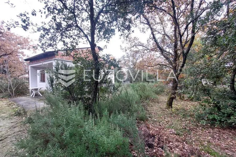Istria, Kavran, weekend house for renovation in green surroundings – 3