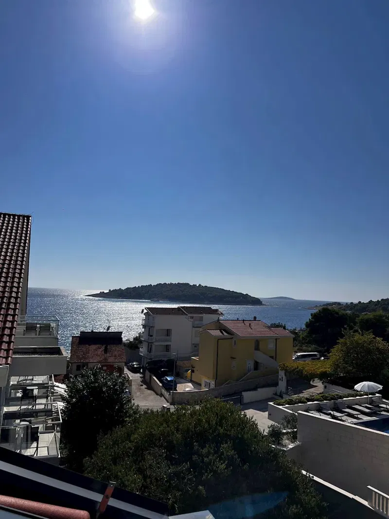 kuća sa apartmanima u blizini mora