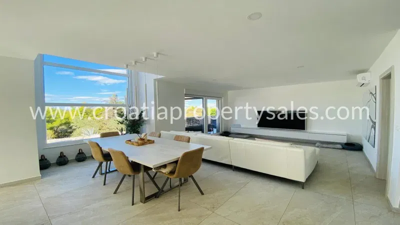 Brac, villa for sale, 1.200.000 € – 3