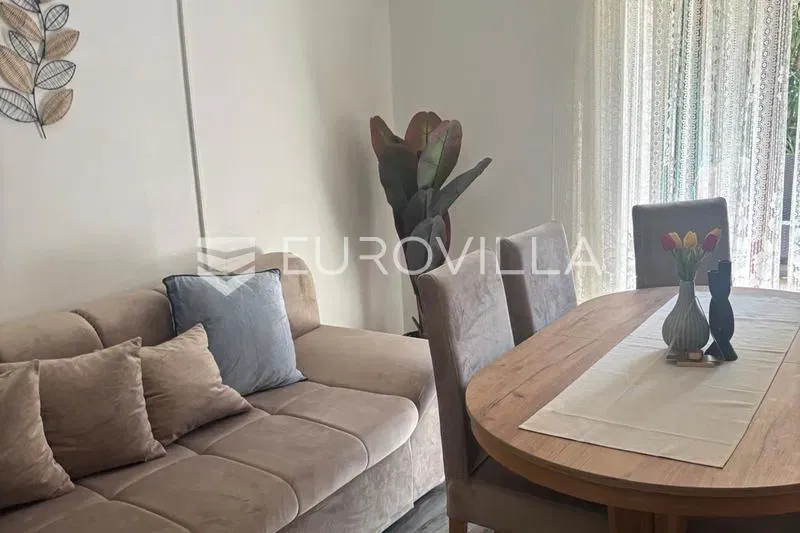 Senj, a well-located 52 m² house in the city center with an 87 m² garden. – 3