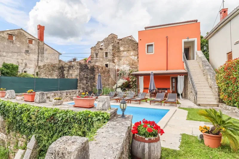 Oprtalj, kuća 139 m2 sa čarobnim pogledom!