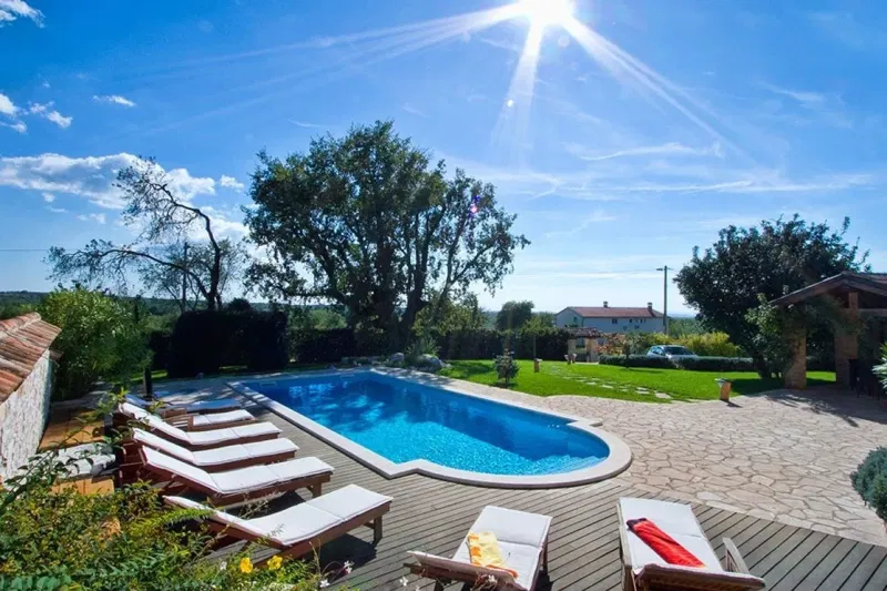 Stone villa with swimming pool and large garden – 2