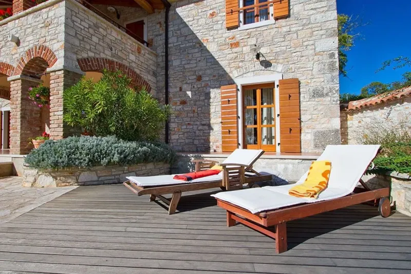 Stone villa with swimming pool and large garden – 3