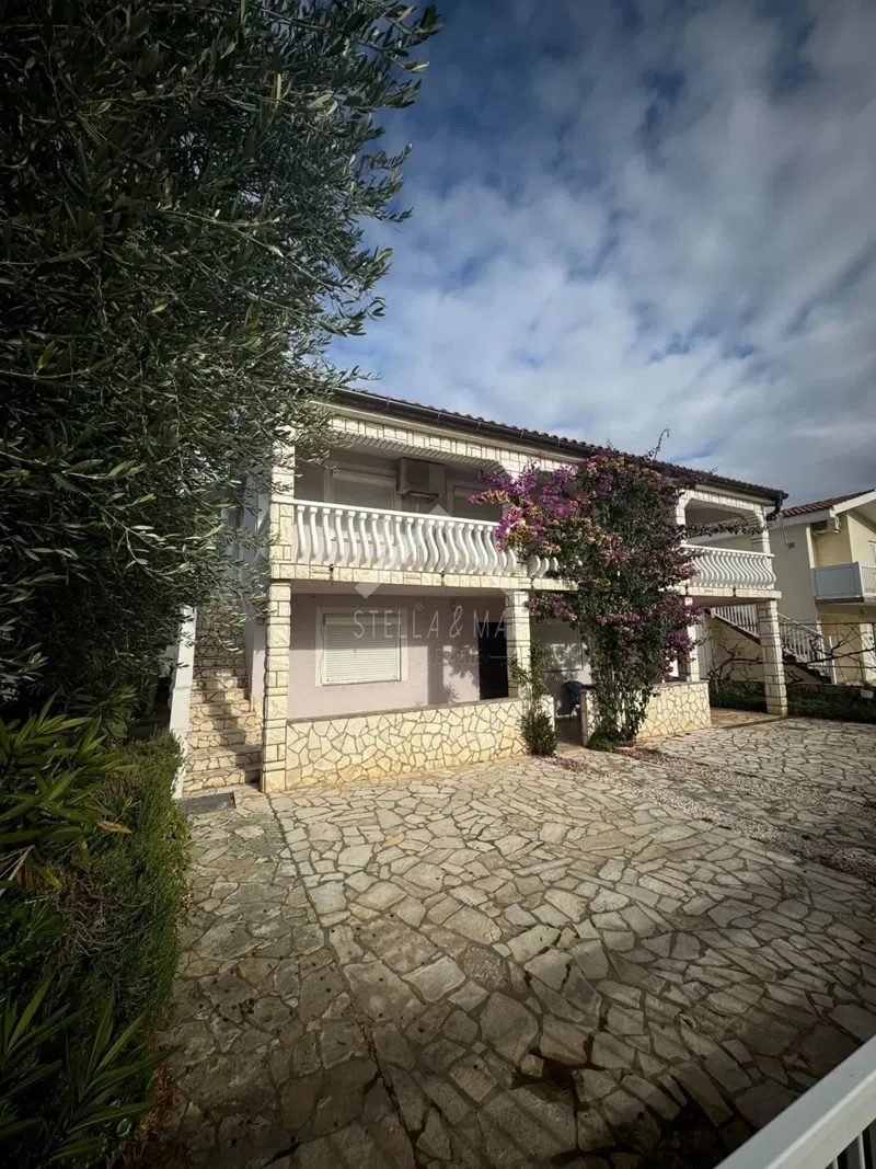 House with two apartments + studio, quiet area - Vir – 3