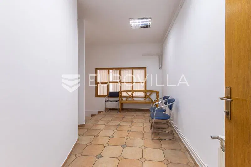 Slavonski Brod, City Center, apartment 107 m² 50 m² attic – 3