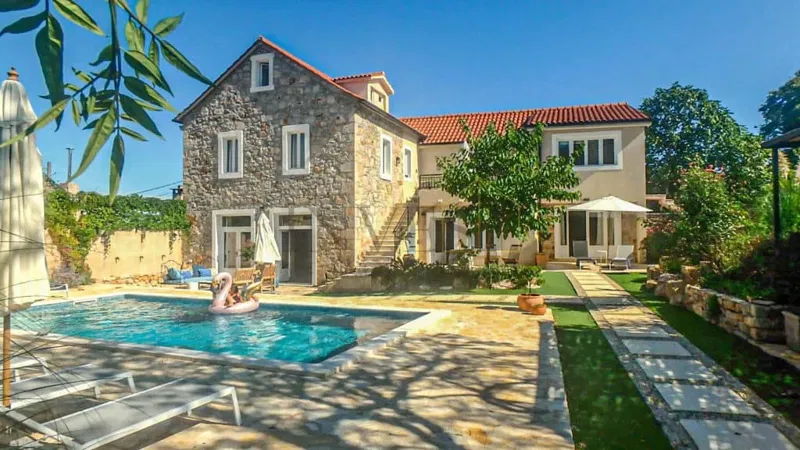 ELEGANTNA KAMENA KUĆA NA OTOKU HVARU