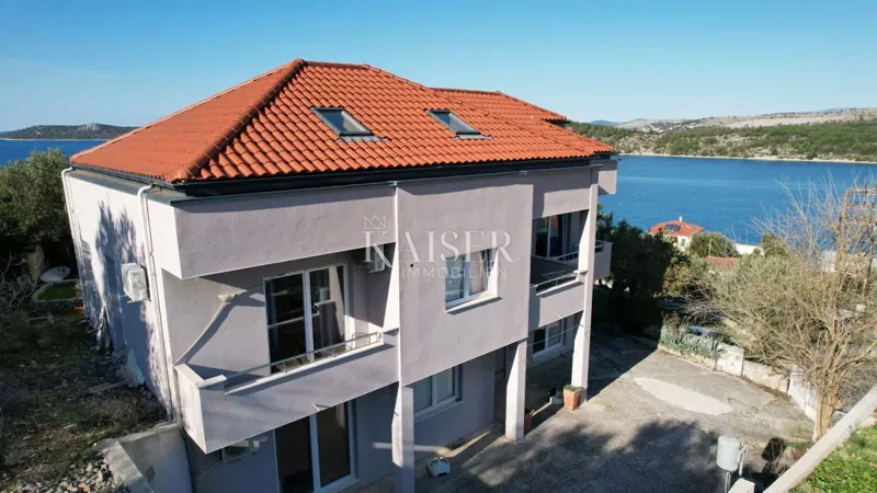 Šparadići, Šibenik - Casa con 5 unità e potenziale, a 100 m dal mare – 2