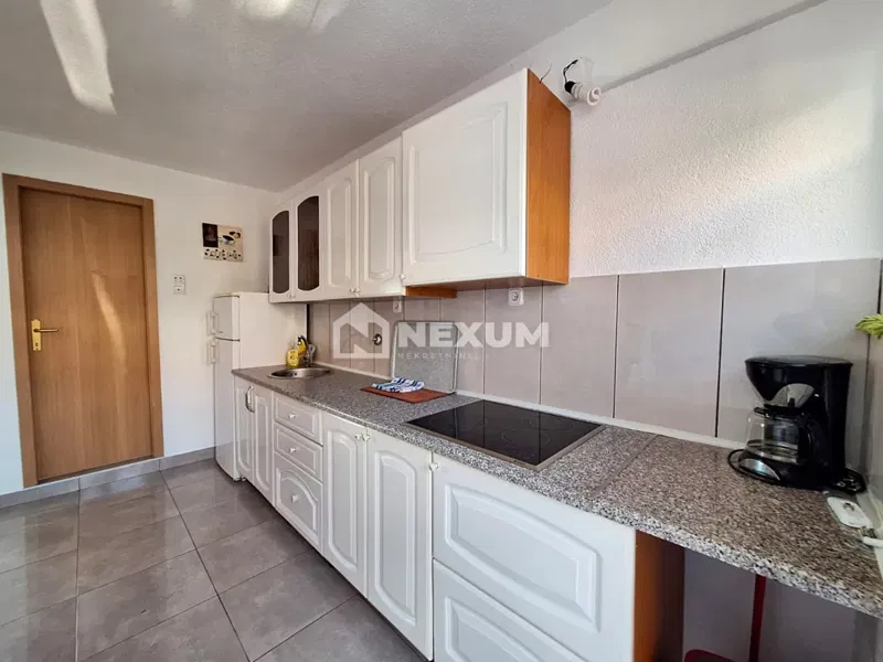 House with 4 Apartments, a Tavern, and Panoramic Sea View in Marina – 3