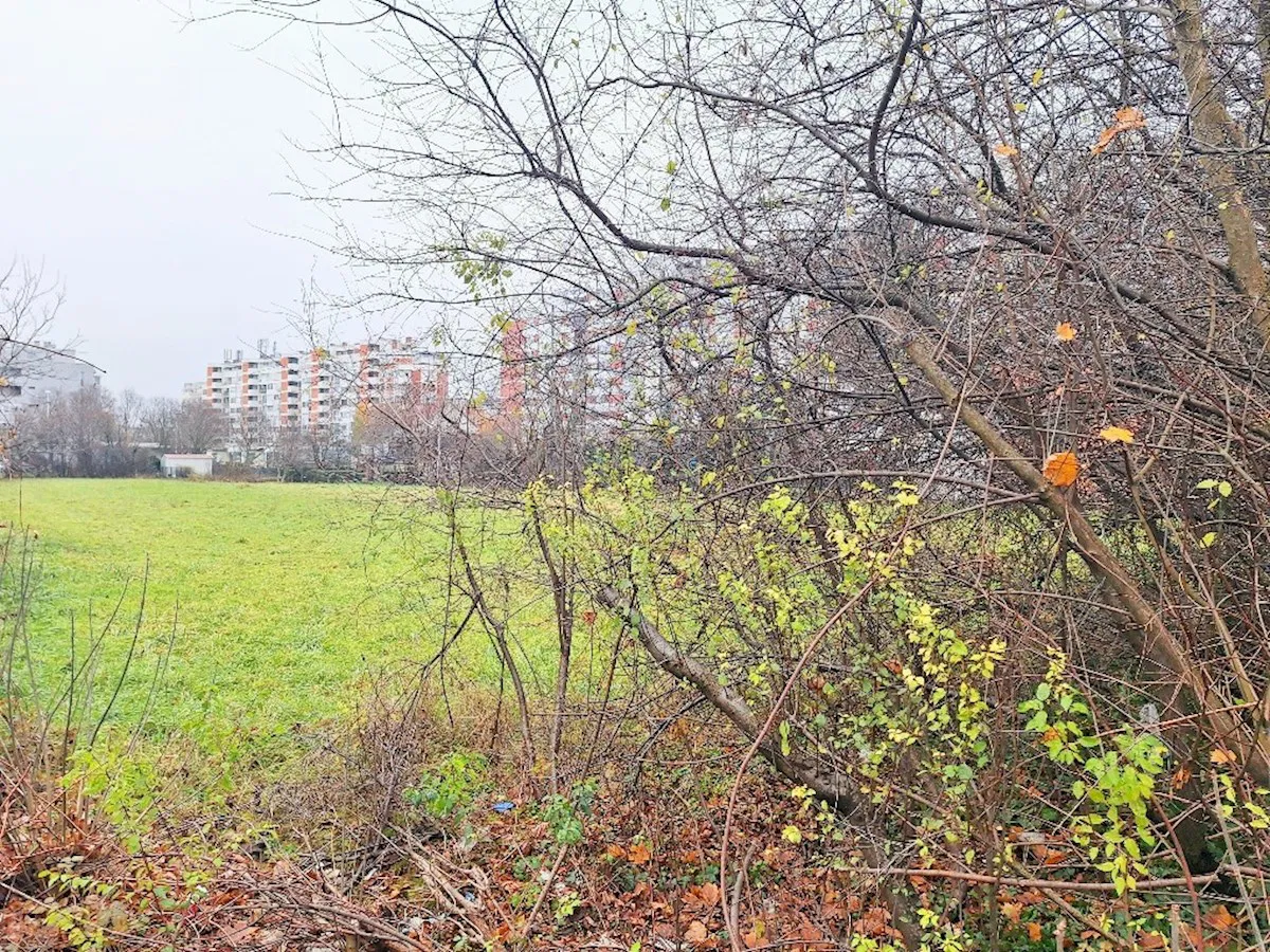 Zagreb, centar Dubrave, Avenija Dubrava 2430 m2 građevinsko zemljište