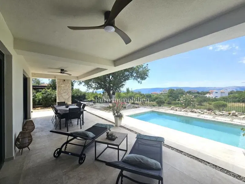 Spacious modern villa with pool in a quiet area – 3