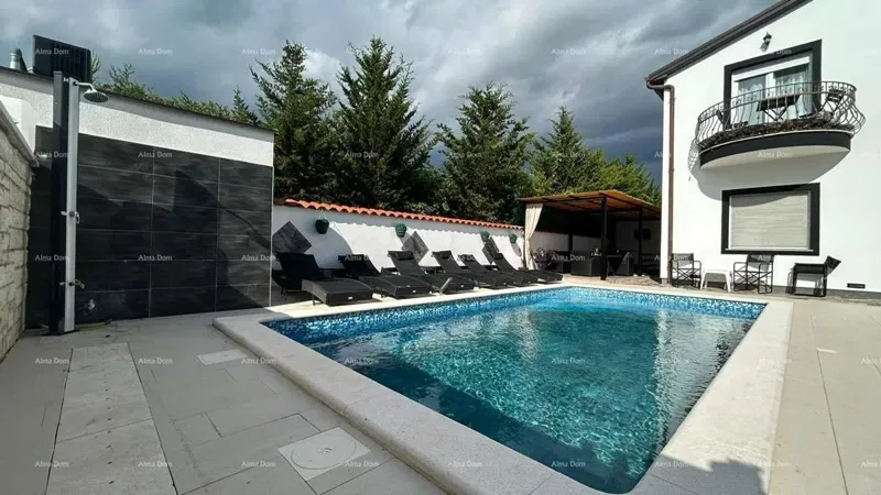 Pula Veli vrh. Vendiamo una casa con più appartamenti e piscina. – 3