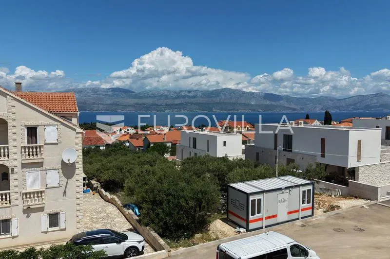 Brač, Supetar, two, bedroom apartment on the first floor with sea view – 2