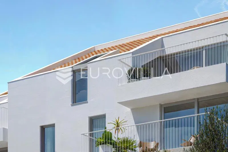 Brač, Supetar, two, bedroom apartment on the first floor with a sea view – 2