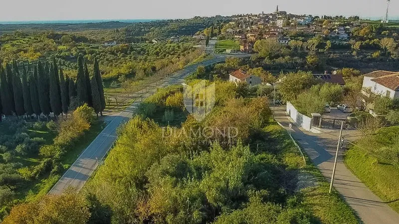 Buje, beautiful land plot of 903 m2 with sea view! – 2