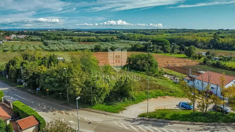 Zona di Umago, terreno con potenziale di investimento a 450 m dal mare! – 3